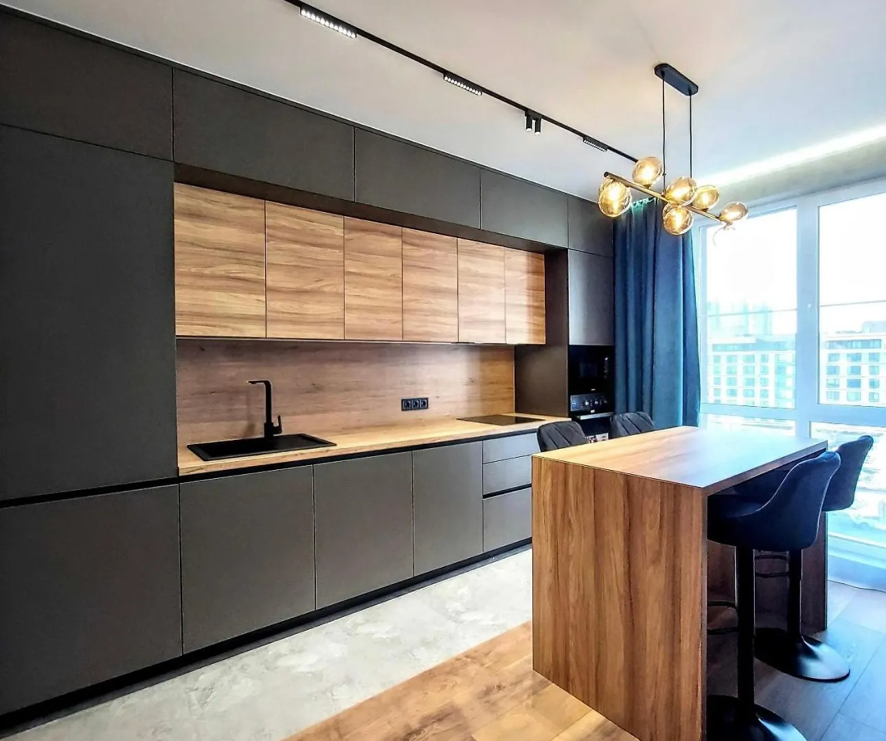 Apartment Kiev Home Apartments: Metro-Adjacent with Triple Mall Access Ukraine